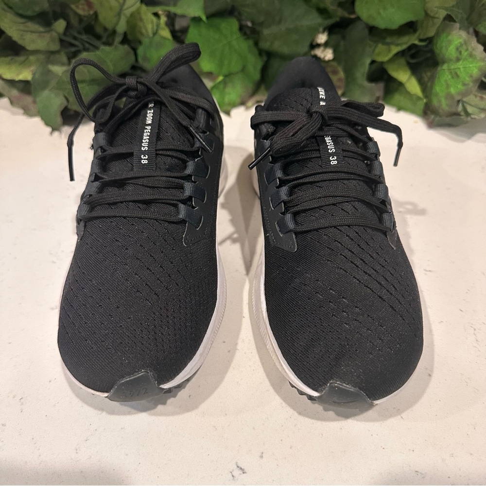 Nike Zoom Pegasus 38 Black/White Womens Running Shoes Size 6
